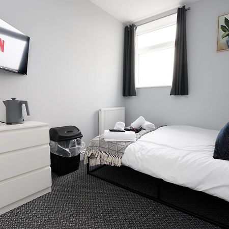 En-Suite Double Rooms, Smart Tv Comfy Style Llanelli Exterior foto