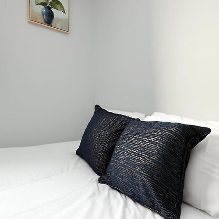 En-Suite Double Rooms, Smart Tv Comfy Style Llanelli Exterior foto